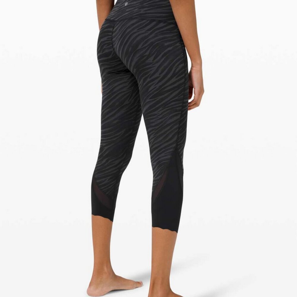 Wunder Under High Rise Crop 23" *Updated Scalloped Full on Luxtreme | Size 4